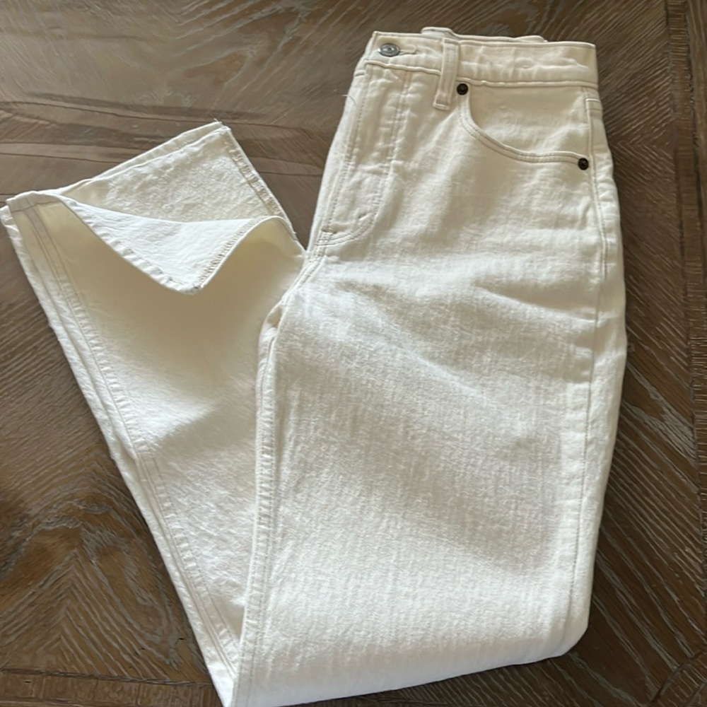 ABERCROMBIE 90’s STRAIGHT ULTA HIGH RISE WITH SPLIT BOTTOM